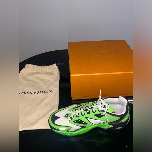Barely Worn Louis Vuitton Vert Runner Tatic Sneaker - Picture 3 of 12